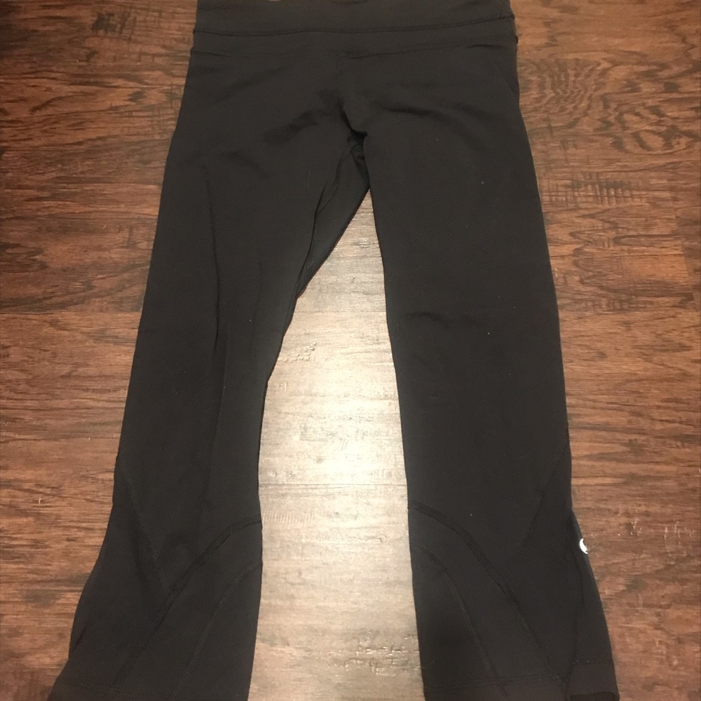 lululemon size 4 classic black crop leggings